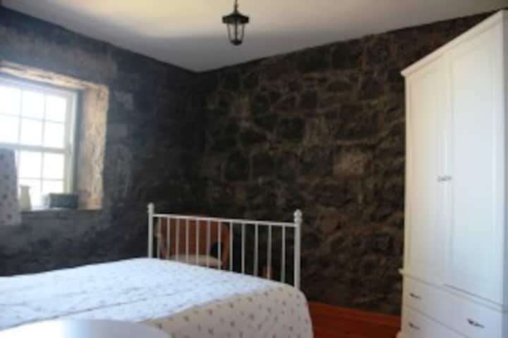 Dhomë gjumi dopio në katin përdhes