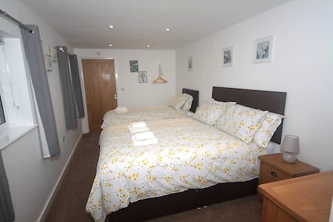 Top performing Airbnb: Central Stay – No. 28C St Benedict + Courtyard in Glastonbury