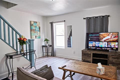 1129#2/ Farmers Market Gem: Steps from Ballroom