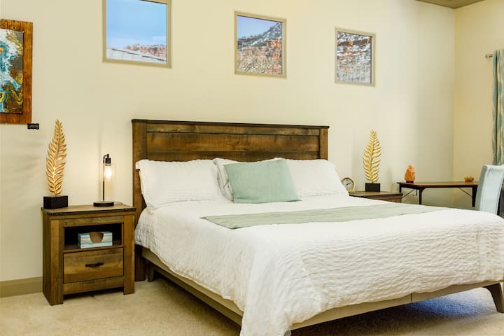 Sleep Number Adjustable King size bed. เพียงดาวน์โหลดแอพเพื่อสร้างประสบการณ์การนอนหลับในฝัน