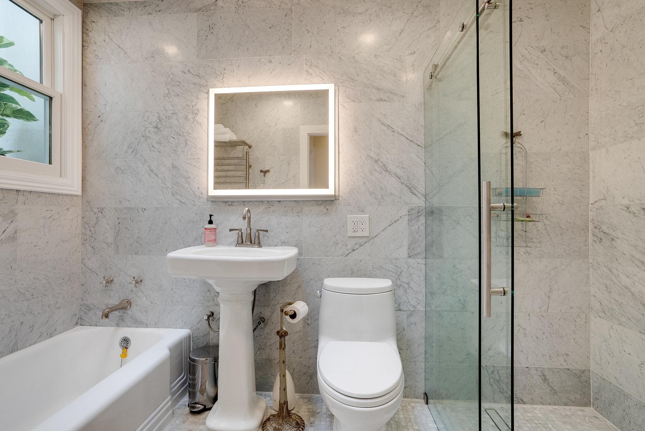 Home in San Francisco · ★4.93 · 2 bedrooms · 2 beds · 1 bath - Image 27
