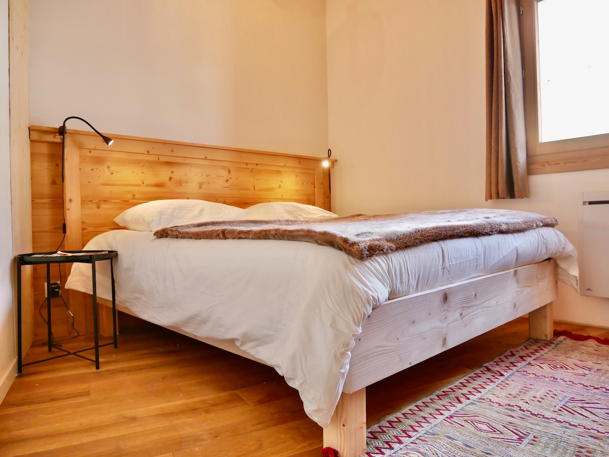 1st bedroom with private shower room