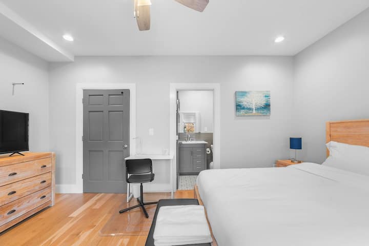 Modern, fully furnished 4 bedrooms, 2 full baths