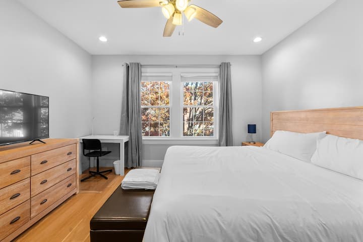 Modern, fully furnished 4 bedrooms, 2 full baths