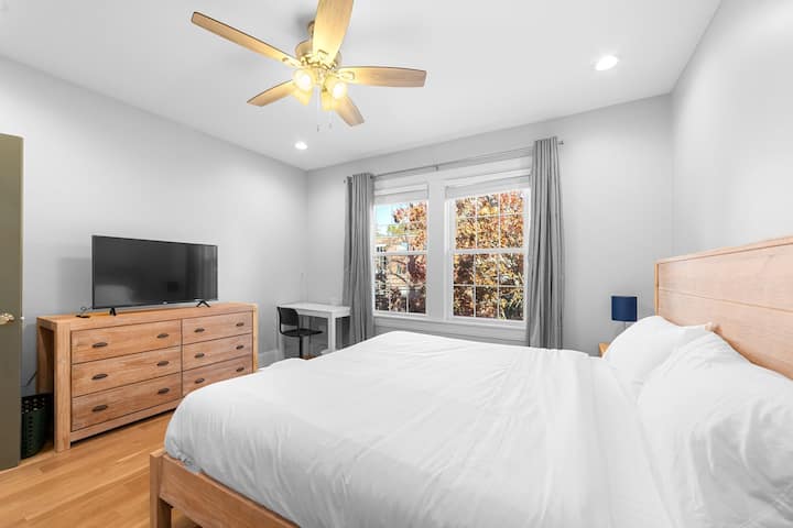 Modern, fully furnished 4 bedrooms, 2 full baths