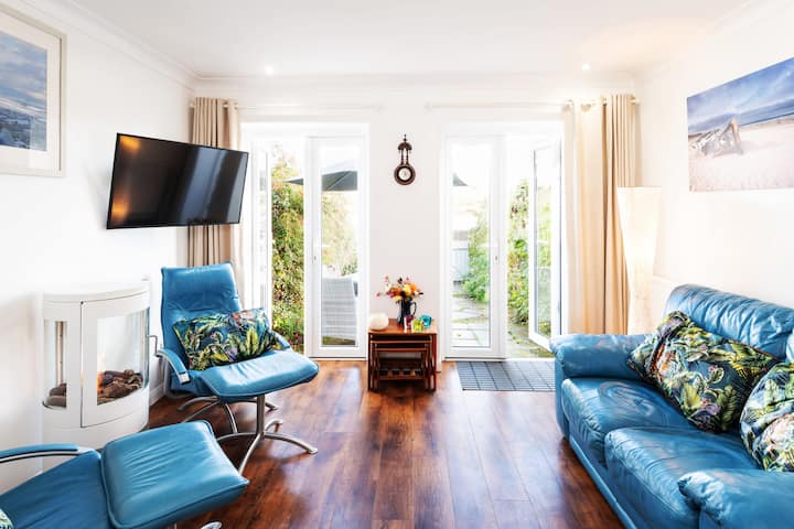 Magic Views, River Access, Real Fire, Dog Friendly - North Devon District