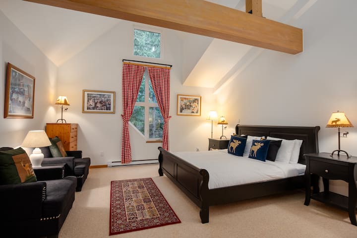 Главна спалня с суперголямо двойно легло