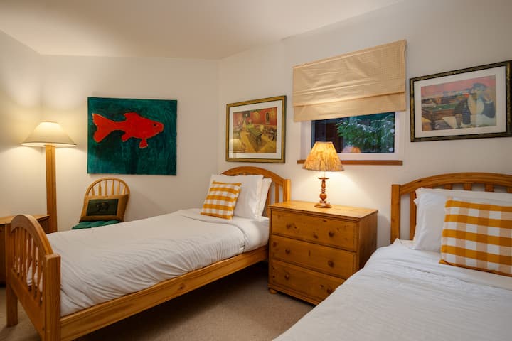 Спалня 3 с две единични легла