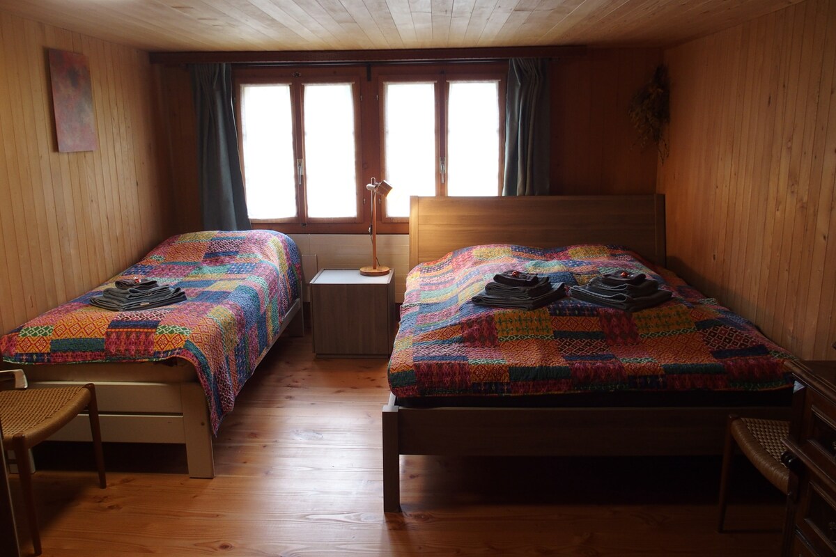 מיטה גדולה (160x200) ומיטה קטנה (80x200) יכולה להכיל 3 אנשים