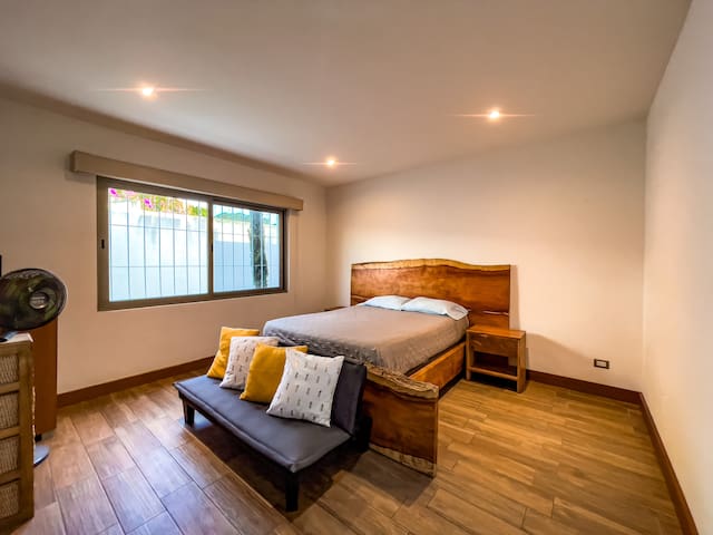 Entire home with 2 bedrooms in Ciudad de Guatemala - Aurora House/Exclusive/Modern/ 1km from airport.