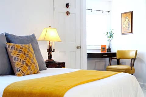 Cozy Friendliest Neighborhood in Heart of Midtown