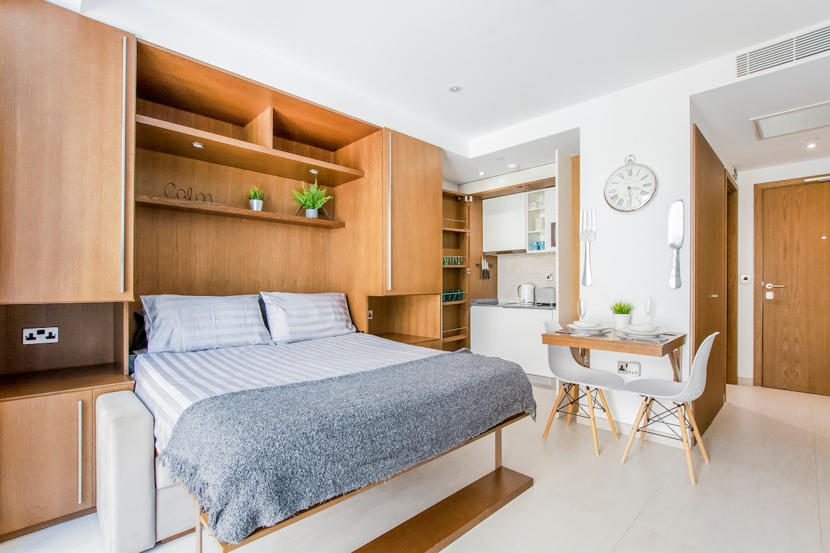 Главниот дневен простор е поставен на ноќната конфигурација