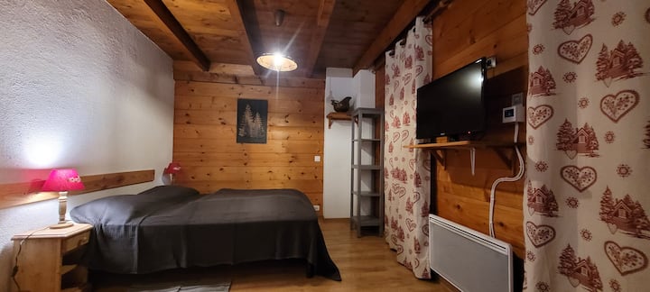 Veľká spálňa pre 4 osoby s rozmermi 160 x 200 lôžok a rozkladacou pohovkou 2 x 90 x 190