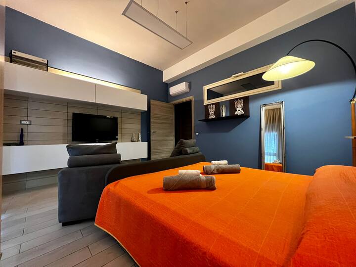 ห้องนอนเตียงใหญ่ห้องที่สอง