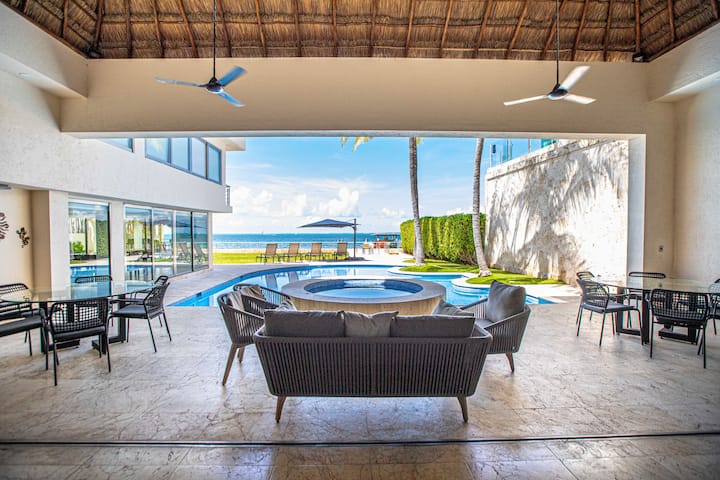 Oceanfront Villa - Private Beach at the Hotel Zone