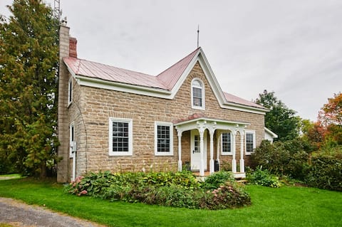 Riverlee Waterfront Escape on 2 Manicured Acres!