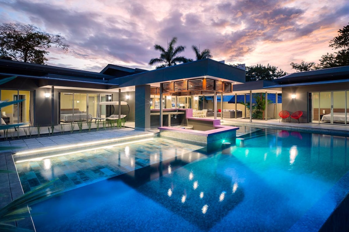 Luxury Villa steps from the beach