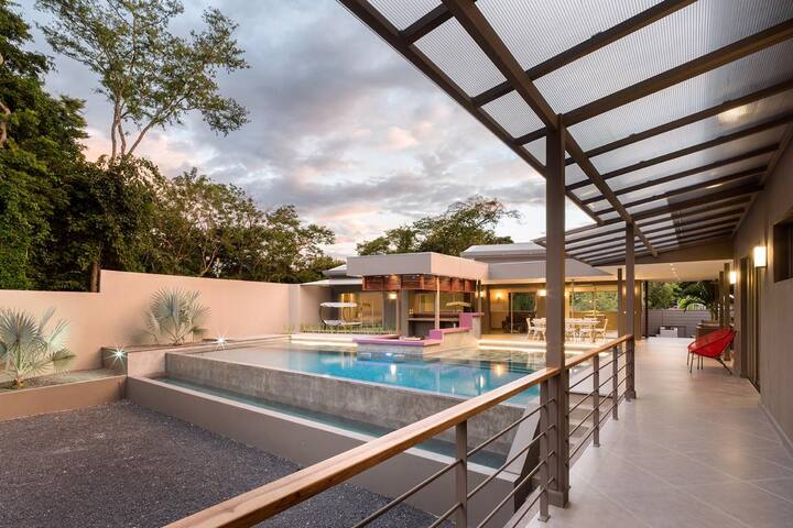 Luxury Villa steps from the beach