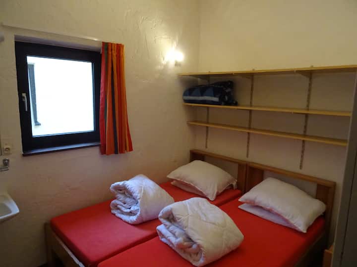 Bedroom upstairs: Two single beds

Pillow and duvet provided

Sheets are extra, to be requested/paid at least 72 hours before arrival