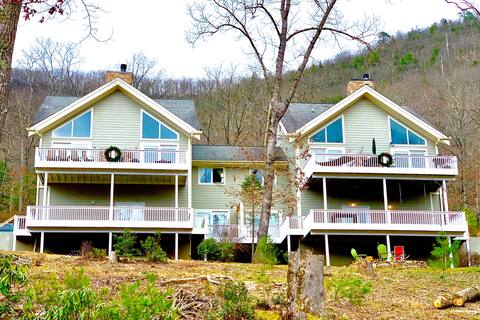Vacation Home near Golf Course & Hiking, Sleeps 16
