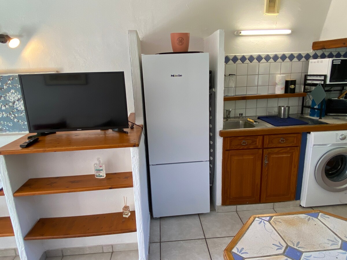 Propriété Airbnb réussie: Large independent Studio near the sea à Cannes
