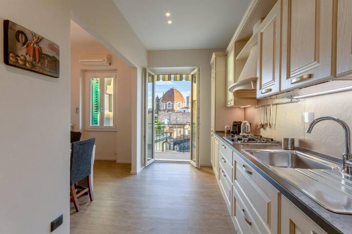 Paola’s home – terrace with view of Florence