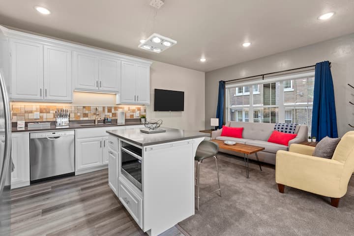 Step Free | Dt Provo | Byu | King Bed | 400+ Wi-fi - Orem, UT