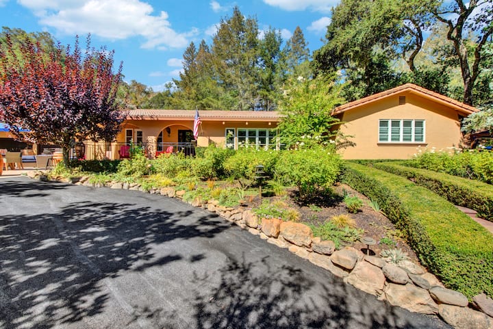 Welcome To An Exclusive Napa Valley Property. - Calistoga, CA