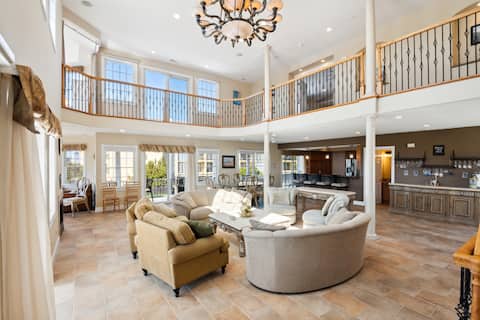 Massive 6BR Beach House Sleeps 14 Walk to Beach