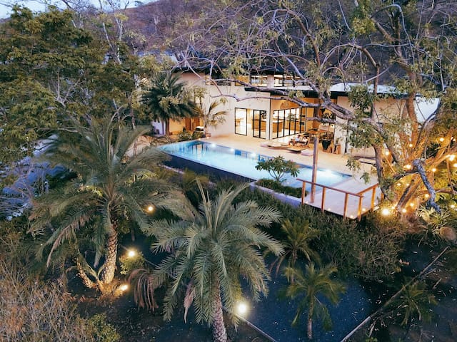 Modern gated villa w/ Pool and Beach Club access