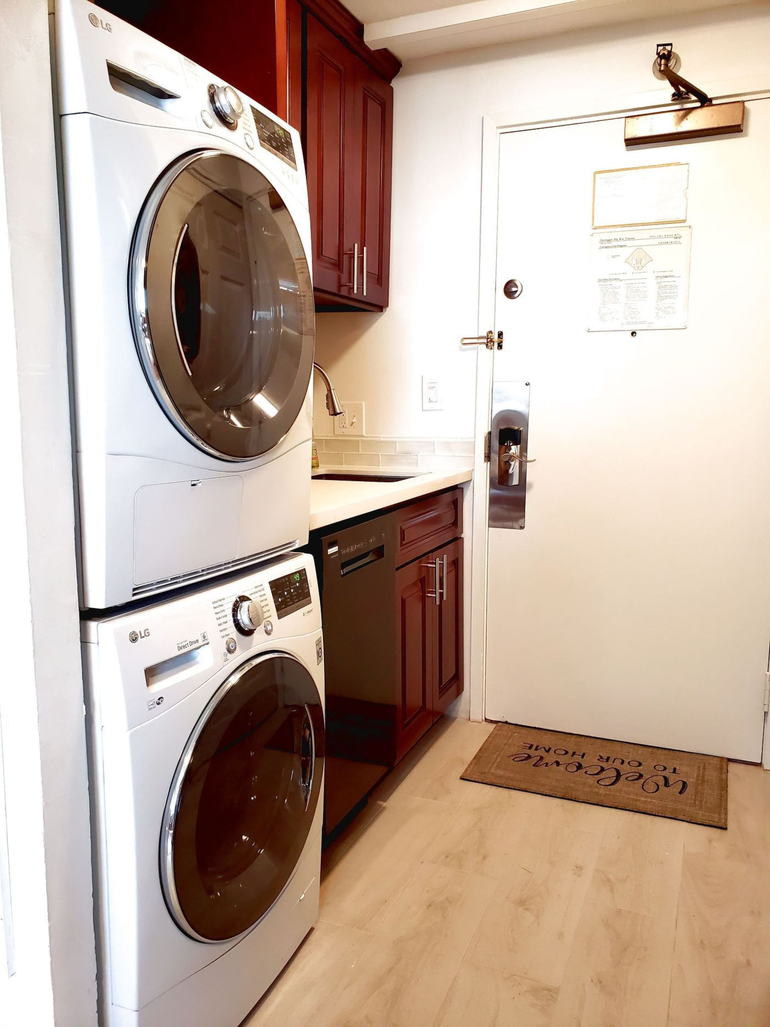 Condo in Honolulu · ★4.82 · Studio · 2 beds · 1 private bath - Image 4