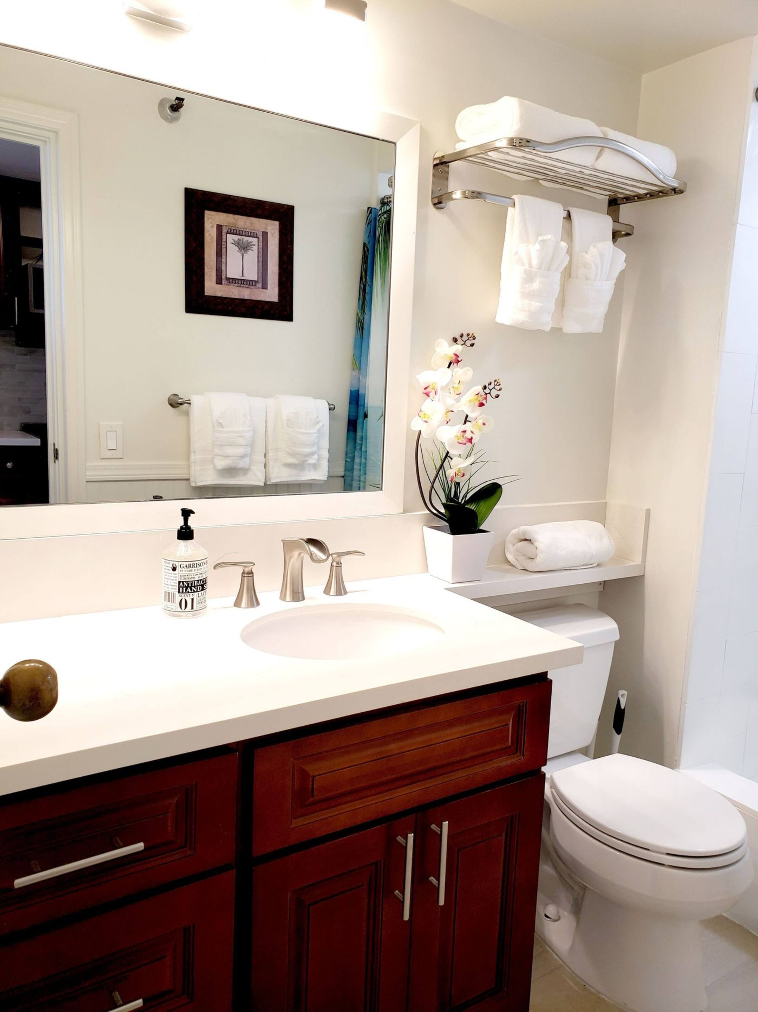 Condo in Honolulu · ★4.82 · Studio · 2 beds · 1 private bath - Image 6