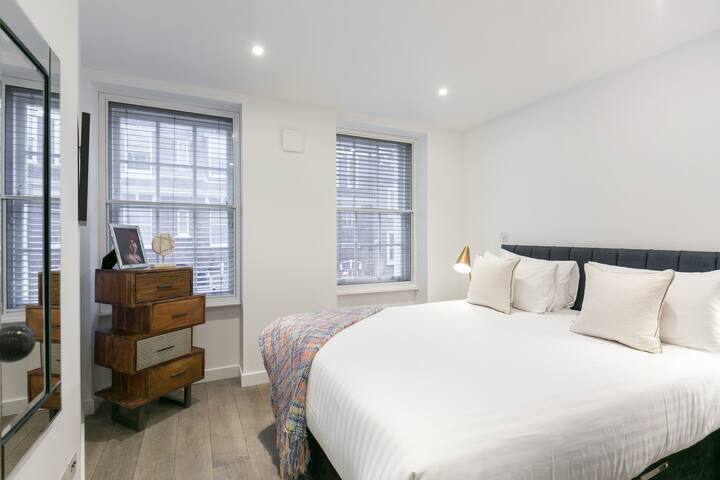 Stylish 2BR flat w/ open-plan living &kitchen gallery image 4