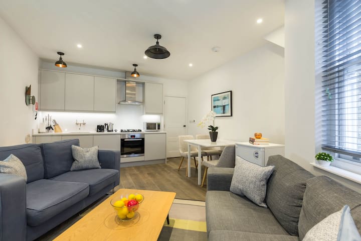 Stylish flat near Soho w/ private terrace