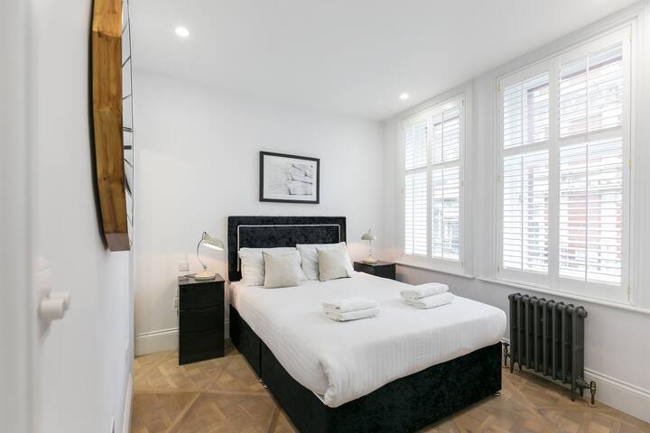 Soho retreat w/ full kitchen & elevator gallery image 4