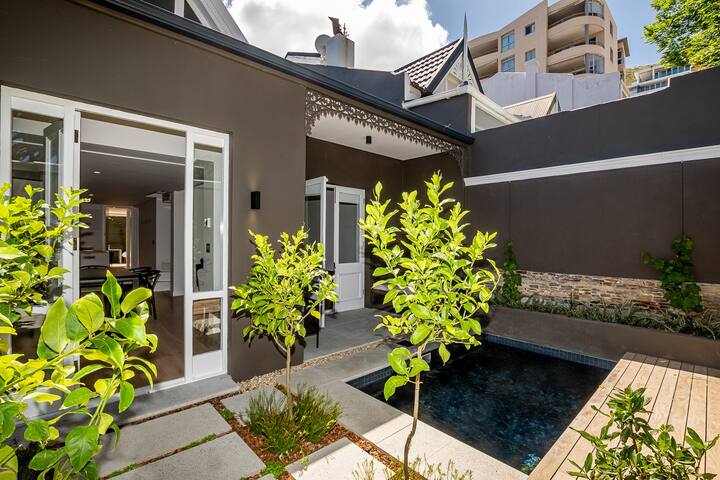 Designer Sea Point Rowhouse gallery image 2