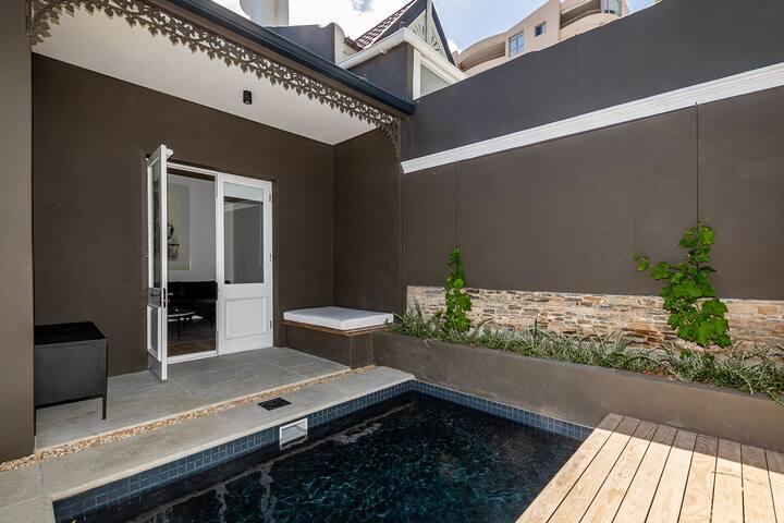 Designer Sea Point Rowhouse gallery image 3