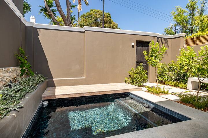 Designer Sea Point Rowhouse gallery image 5