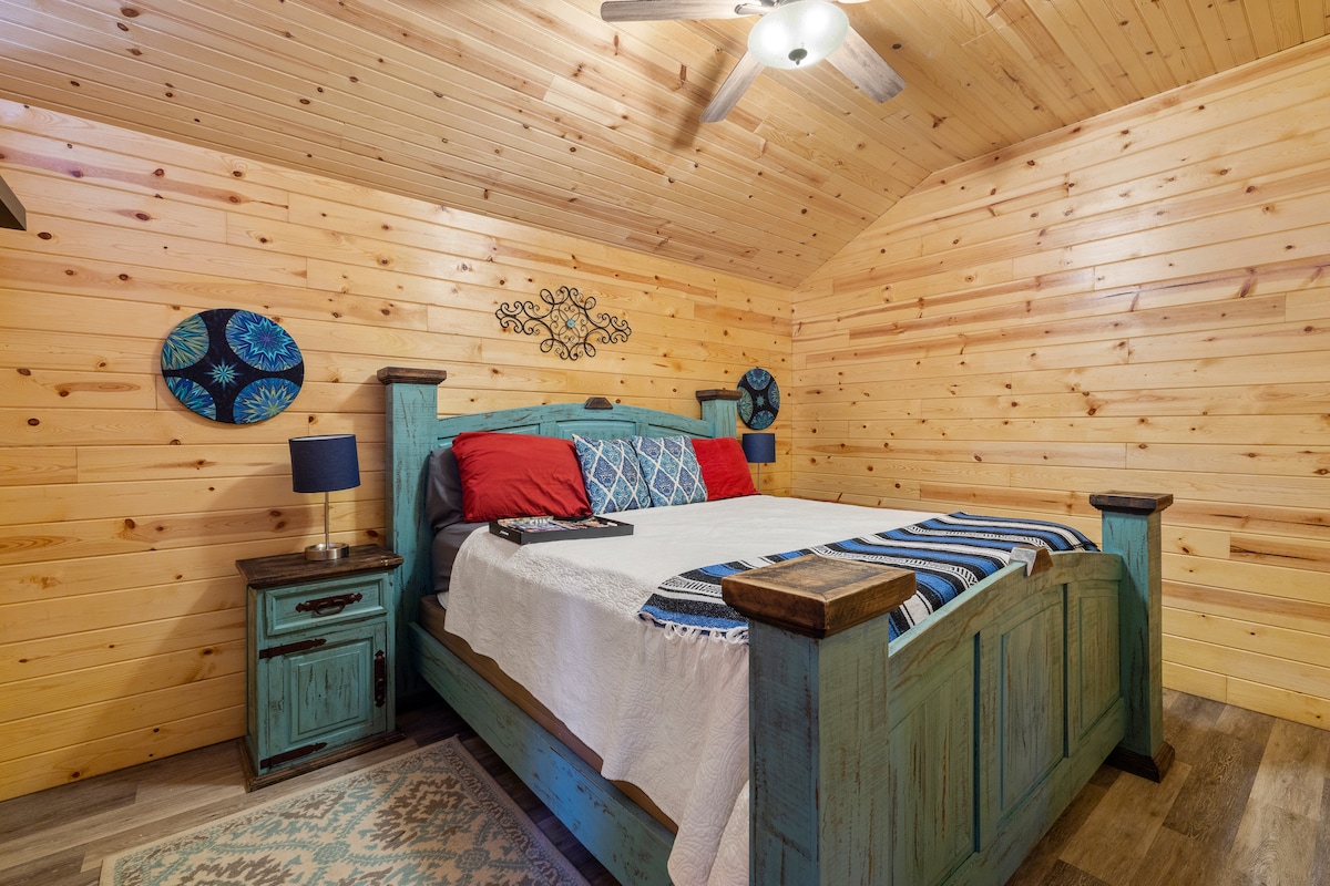 Wimberley Cabin | Hot Tub * King Bed * The Trinity - Cabins for