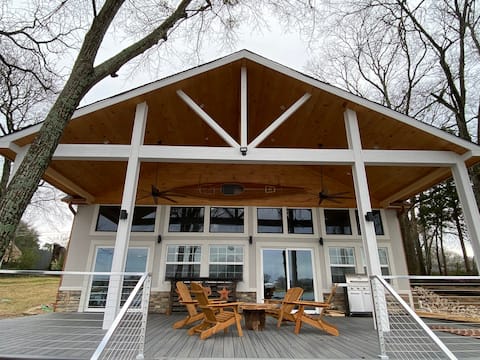 Your Own Lake House less than a mile from 1st Mon.