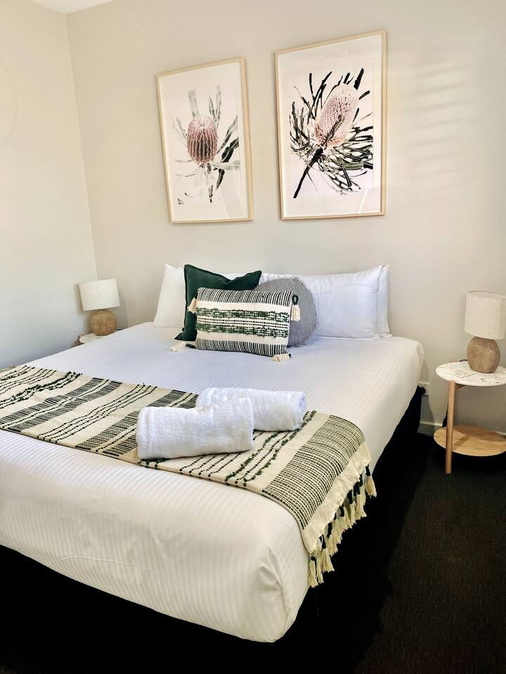 Bedrooms can be set up as a full king or split king singles, whatever works for you -  Bed 4