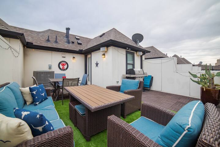 Beautiful 3 Story Townhome – Downtown Dallas