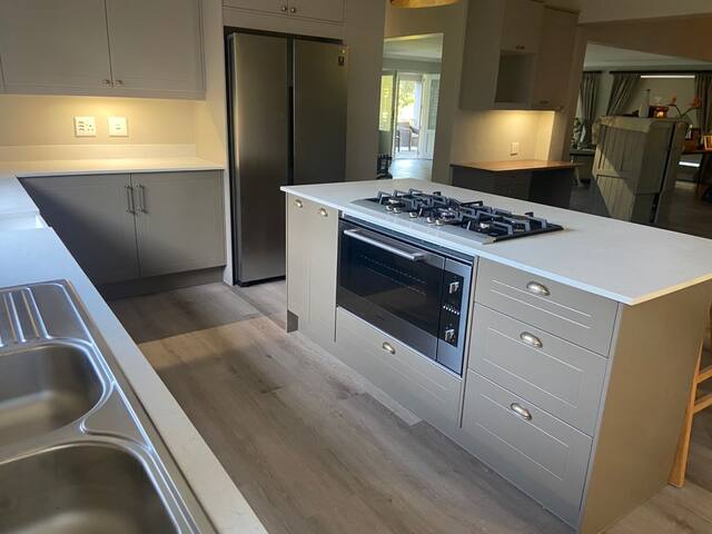 Solar Entertainers dream on Constantia wineroute gallery image 4