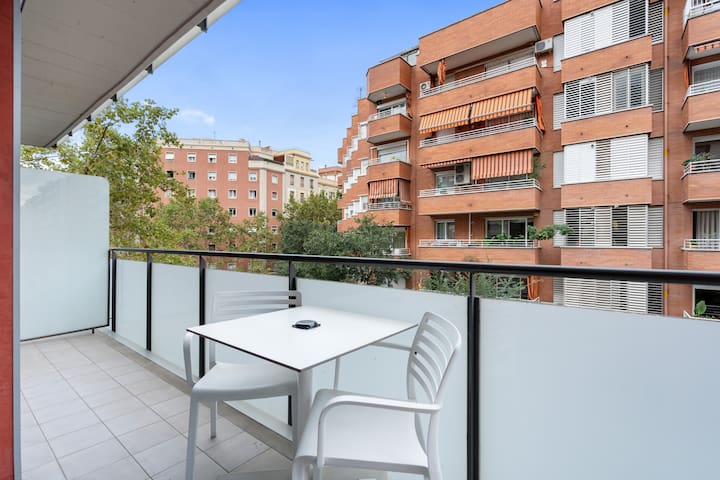 Quiet 2-bedroom apartment in Gracia neighbourhood