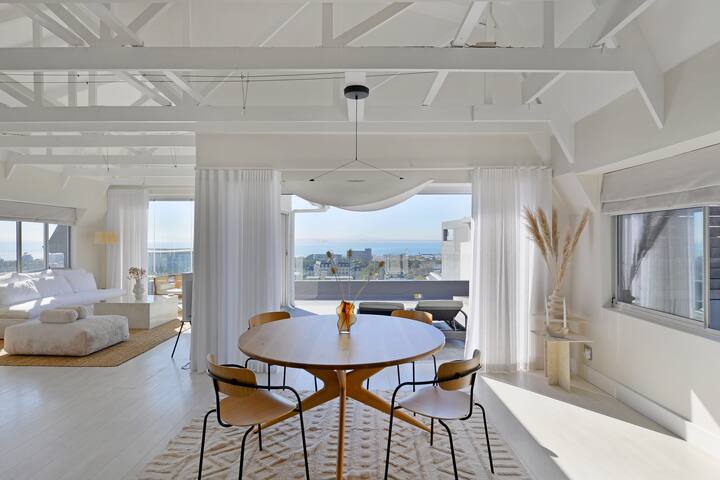 Penthouse with 180° Sea Views & Private Deck gallery image 2