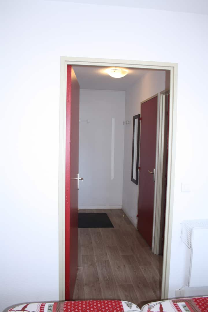 Коридор от изглед към стаята