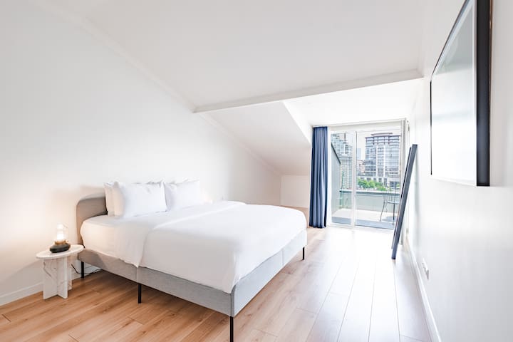 Homie Suites | 2br Duplex Penthouse w terrace #M09 gallery image 5