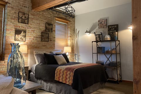 Successful Airbnb property: Closer Than Close, Loft in Heart of Downtown SLC in Downtown