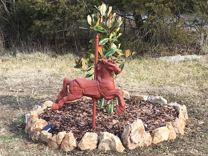 PONY IN THE WOODS/1200 sq ft/Breakfast/Hot Tub/2Bd Houses for Rent in