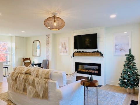 Top performing Airbnb: 💫Coastal Style in the City - Close to Everything!💫 in Columbus